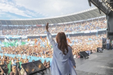 Cierre de campaña en Racing, CFK: "Evita votaría a Cristina y Perón a Taiana"