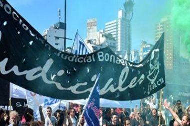 Judiciales rechazan la cláusula gatillo y van al paro en demanda de paritarias