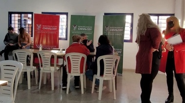 Britos y su gabinete atendieron en una localidad de Chivilcoy