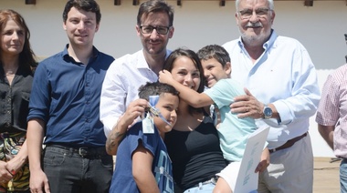 Provincia entregó 27 viviendas en Bragado