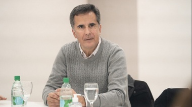 Intendente de Rivadavia adelanta el pago de la ayuda escolar a municipales