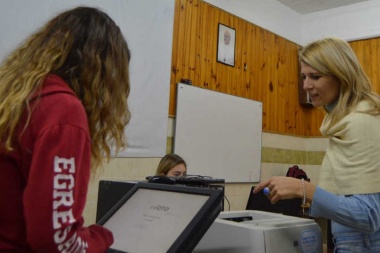 "Se está discutiendo la vuelta a las aulas, porque clases hubo siempre", aclaró Leiva