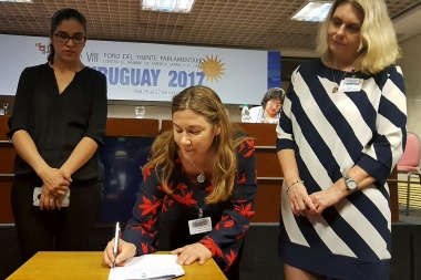 Zuccari participó en Uruguay del Foro de Parlamentarios