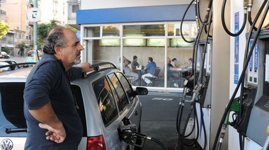 Este viernes volverán a subir los combustibles en torno al 4%