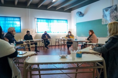 Jefa Regional de Educación Privada se reunió con representantes legales de escuelas