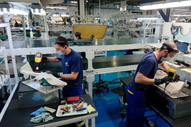 La producción industrial registró en septiembre su primera suba interanual