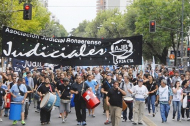 Judiciales y médicos paran el miércoles para reactivar el pedido de paritarias
