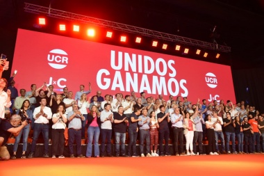 Con la cuarta, la UCR celebró los 39 años del triunfo de Alfonsín