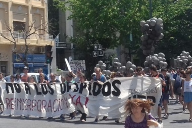 Estatales marcharon a Gobernación contra despidos en medio de un paro