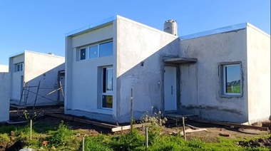 Avanza la construcción de 54 nuevas viviendas en el barrio Papa Francisco