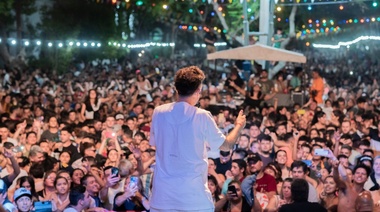 Los corsos toldenses tuvieron su segunda noche con más de 20 mil personas y el show de La Repandilla