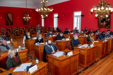 El Concejo de Junín aprobó un proyecto que pide más vacunas y camas de internación