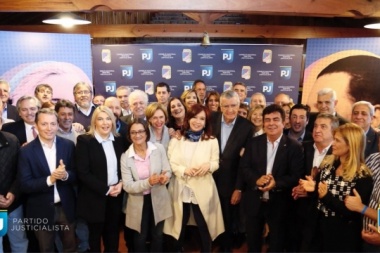 Señal política: expectativa por la presencia de Cristina en la cumbre del PJ