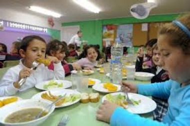 Denuncian entrega de alimentos en mal estado en comedores