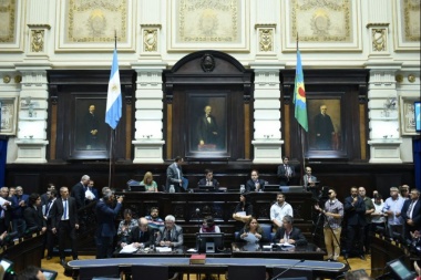 Aprueban la prórroga de las emergencias en infraestructura y administrativa en la Provincia