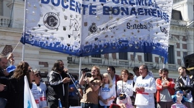 Docentes exigieron un "urgente" llamado a paritarias
