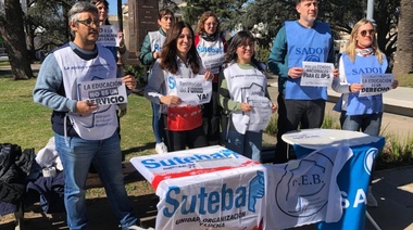 Gremios docentes se manifestaron en Junín contra el gobierno nacional