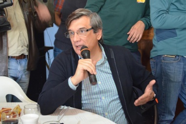 El párroco local quiere que Buil revea su posición sobre el aborto