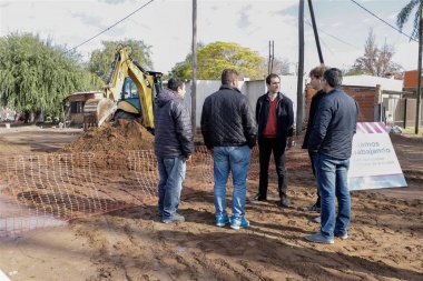 Petrecca recorrió obras de cloacas acompañado por sus legisladores