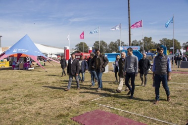 Sarquís pasó por la muestra, defendió el fin del fondo sojero y destacó obras para el campo