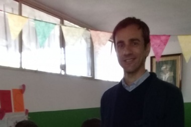 Petrecca llamó al vecino a "expresar con tranquilidad su voluntad"