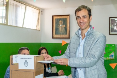 Petrecca votó en la escuela 29: “que sea el pueblo el que elija a sus representantes