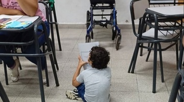 Proponen crear sistema municipal de becas para madres estudiantes con hijos a cargo