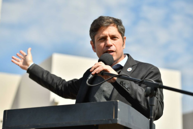 Kicillof en la cuarta con patrulleros, ambulancias, viviendas y obras de salud
