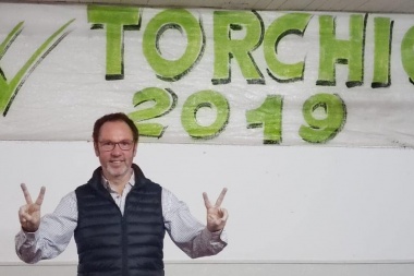 “Vos sos una luz en la oscuridad”, el hit que suena en Casares para la reelección de Torchio