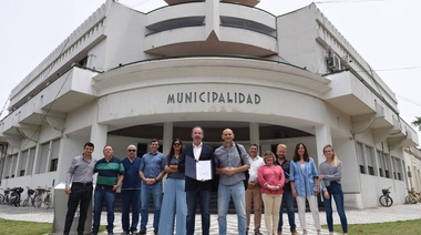 Torchio entregó la ley que declara a Alberti, capital provincial de la observación astronómica