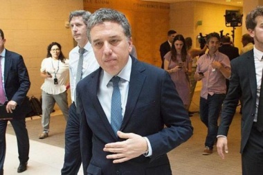Dujovne presentó el Presupuesto al Congreso: sin crecimiento e inflación del 23%