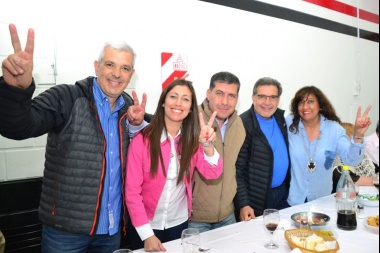 Afuera de todo, Domínguez viajó a La Rioja para apoyar la lista de Menem