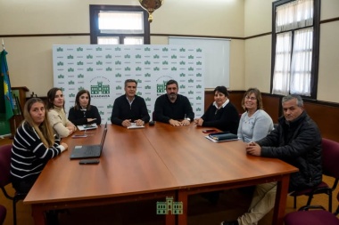 Acuerdan incremento del 6% para municipales de Rivadavia