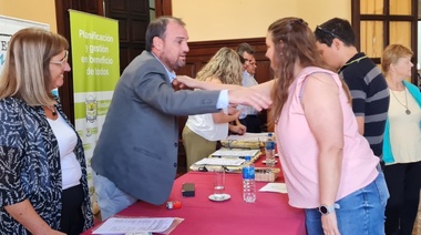 Reynoso entregó escrituras a 103 vecinos de Rivadavia