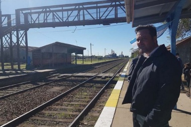 Aiola celebró la vuelta del tren a su distrito