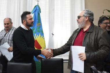 Municipales de Chacabuco se movilizaron por el aguinaldo desdoblado y apuntaron duro contra Aiola