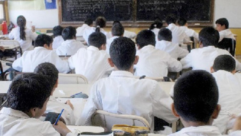 La Provincia firmó el convenio para que 653 escuelas sumen una hora más de clases