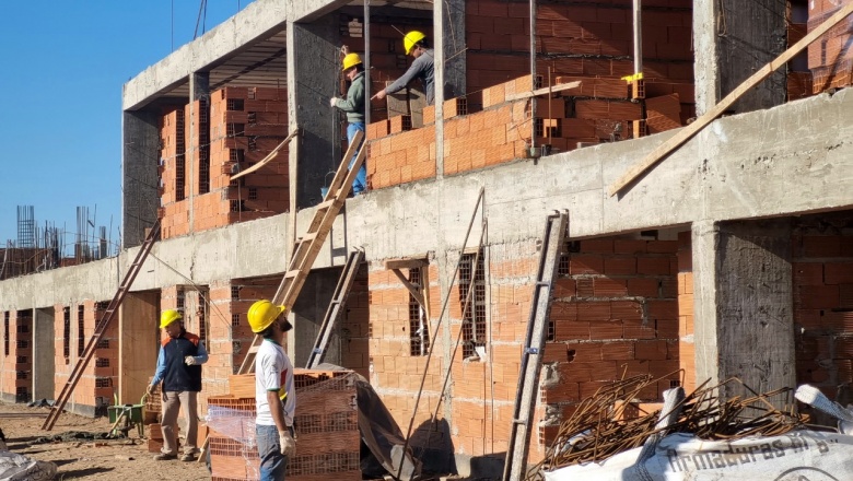 Bozzano recorrió la obra donde se están construyendo 149 viviendas