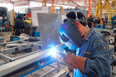 La producción de industrias pymes cayó un 2,8% en octubre