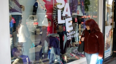 Britos promulgó con modificaciones la emergencia comercial y laboral