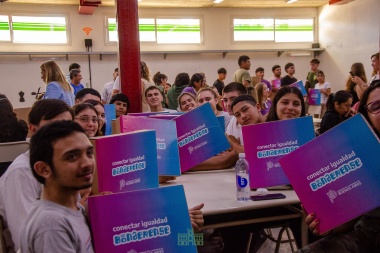 Conectar Igualdad bonaerense entregó netbooks en 6 escuelas de Rivadavia