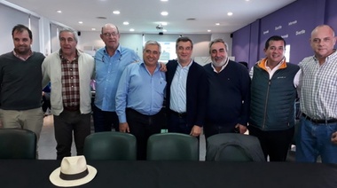 Buil anunció que seguirá cerca de Monzó y promete un "armado amplio"