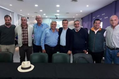 Buil anunció que seguirá cerca de Monzó y promete un "armado amplio"