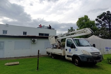 Fuerte tormenta produjo cortes de luz, incovenientes en un CIC y caída de plantas y postes en Alberti
