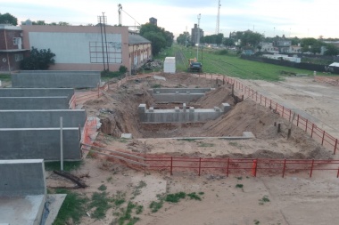 Preocupa la paralización de la obra del paso bajo nivel de calle Rivadavia