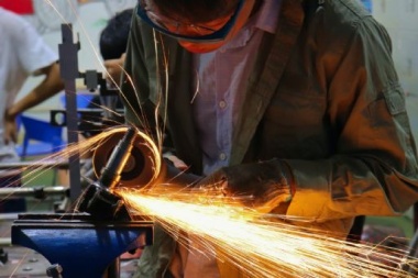 La industria tuvo una caída del 5% en mayo en comparación con Abril