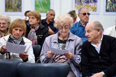 Jubilados reclaman atención de especialistas médicos y afirman ser "ignorados" por PAMI