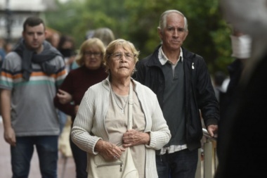 Jubilados: cuánto pasarán a cobrar en junio y qué pasará con el bono