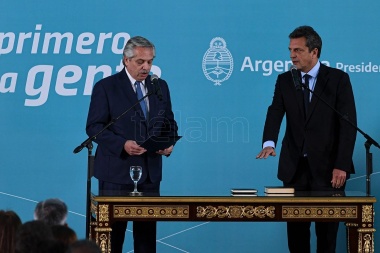 Fernández tomó juramento a Massa: "su capacidad y coraje me constan"