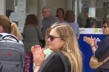 Fuerte reclamo de afiliados ante la sede Junín del IOMA por la falta de cobertura médica